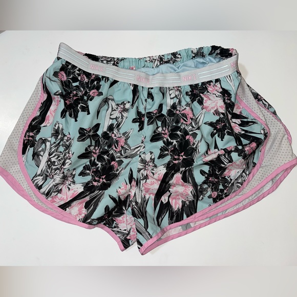 Bundle of 2 Womens Nike Dri-Fit Shorts - Picture 5 of 8